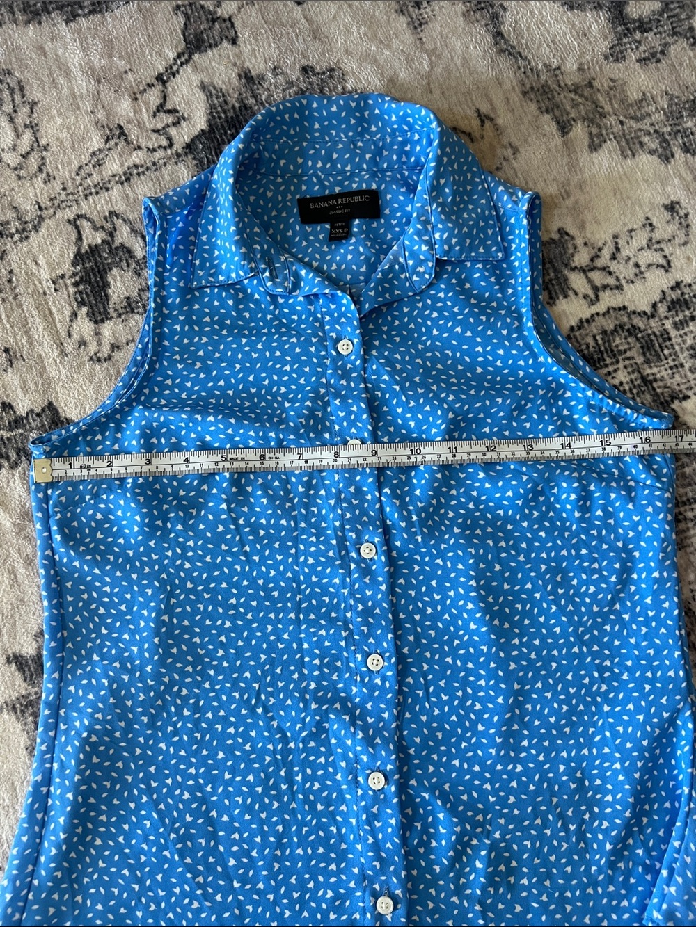 Banana Republic Blue polyester Sleeveless Button-Front Printed Shirt - Picture 3 of 5